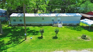 210 Floyd St, Boling-Iago, TX 77420