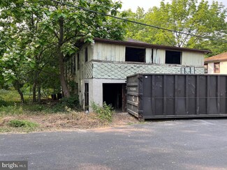 16 Woodside Ave, Schwenksville, PA 19473