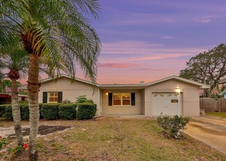 9328 Temple Ave, Seminole, FL 33772