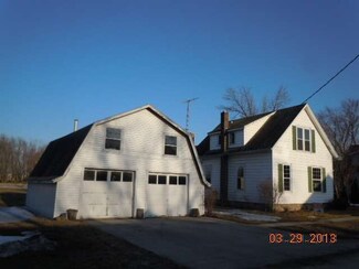335 N 5th St, Capron, IL 61012