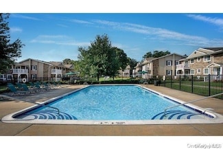 9 Williams Blvd Unit 19-1A, Lake Grove, NY 11755