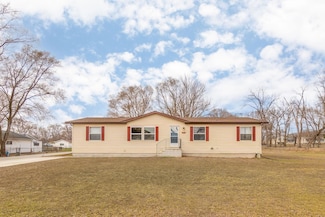 1239 Fulton St, Evansdale, IA 50707