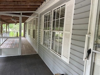 121 White Pine Ln, Georgetown, FL 32139