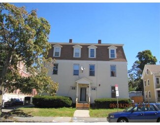 9 Freeland St, Worcester, MA 01603