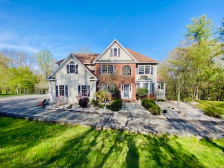 13 Society Hill Rd, Danbury, CT 06811