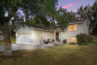 932 Sparrow Rd, Waconia, MN 55387