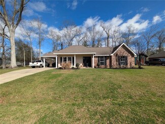 2000 Angela Dr, Ponchatoula, LA 70454