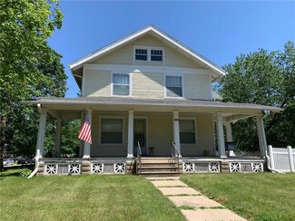 53 E Benton St, Winterset, IA 50273