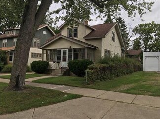 95 E 15th St, Holland, MI 49423