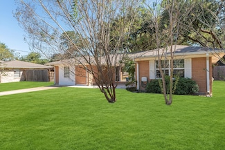 1529 Pin Oak Dr, Huntsville, TX 77340