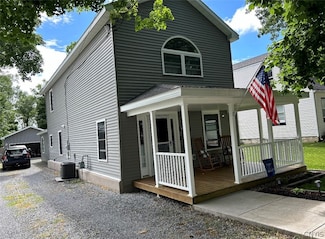 104 E Washington St, Sackets Harbor, NY 13685