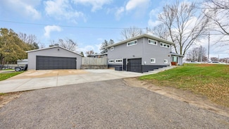 3105 Ansborough Ave, Waterloo, IA 50701