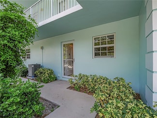 1901 Indian River Blvd Unit D104, Vero Beach, FL 32960