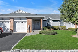 20 Primrose Ln, North Babylon, NY 11703