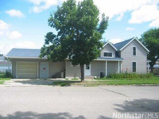323 1st St SW, Wadena, MN 56482