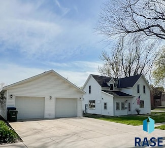 323 W Lincoln St, Luverne, MN 56156