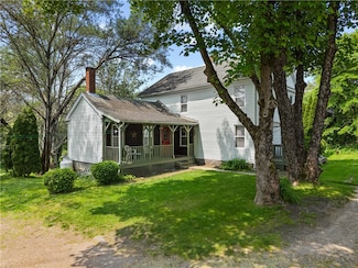 15 Railroad St, Charlestown, RI 02813
