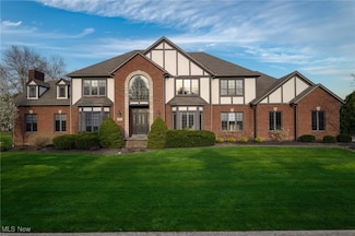275 Camden Ln, Aurora, OH 44202