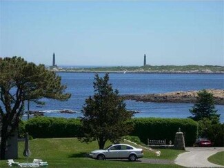 13 Popplestone Ln, Rockport, MA 01966