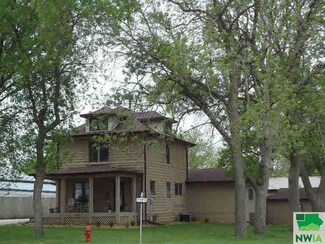 102 Division St, Alta, IA 51002