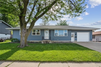 135 31st St NW, Cedar Rapids, IA 52405