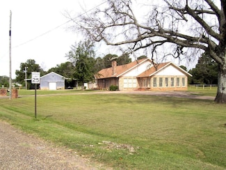 1249 S 9th St, Ashdown, AR 71822