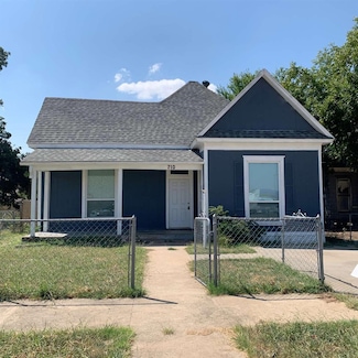 710 W Owing St, Denison, TX 75020