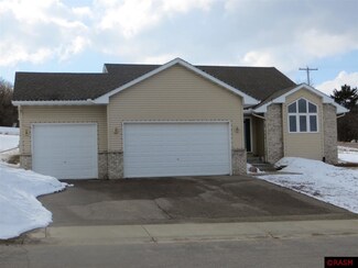 550 N State Ave, Le Center, MN 56057