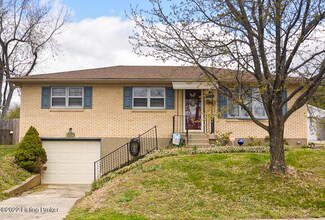 1025 Clayborne Rd, Louisville, KY 40214