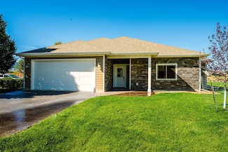 8 Buckskin Dr, Sheridan, WY 82801