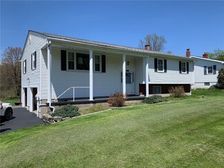 19646 Collier Dr, Meadville, PA 16335