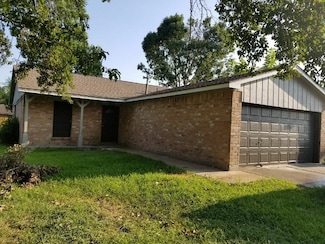 320 Bert St, Angleton, TX 77515
