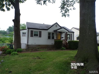 7600 Stanwood Dr, Saint Louis, MO 63121