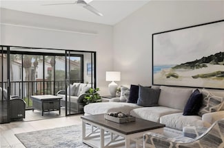 569 Serendipity Dr Unit 569, Naples, FL 34108
