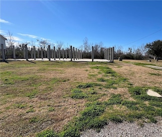 3886 Privateer Blvd, Barataria, LA 70036