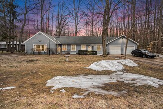 18400 148th Ave, Spring Lake, MI 49456