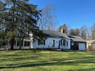 42 South Ln, Orchard Park, NY 14127