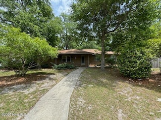 106 W Bedford Rd, Wilmington, NC 28411