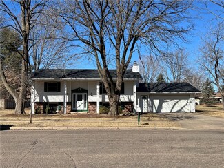 4110 Meadow Ln, Eau Claire, WI 54701