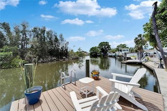8702 Driftwood Dr, Tampa, FL 33615