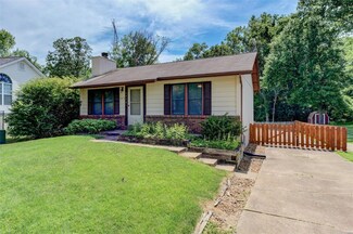1475 Creekside Dr, High Ridge, MO 63049