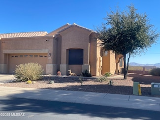 732 N Cedar Bend Ave, Green Valley, AZ 85614