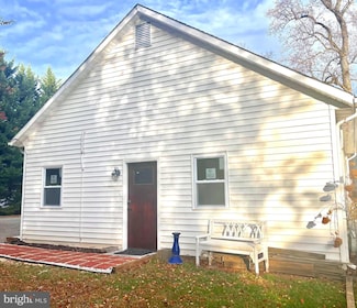 10971 Clara Barton Dr, Fairfax Station, VA 22039
