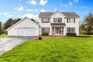 1394 Viking Cir, Webster, NY 14580