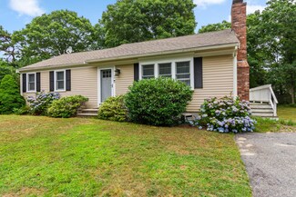 30 Patience Ln, Cotuit, MA 02635