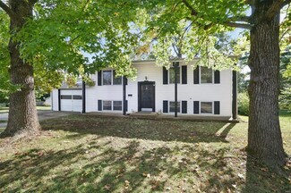 902 S A St, Farmington, MO 63640