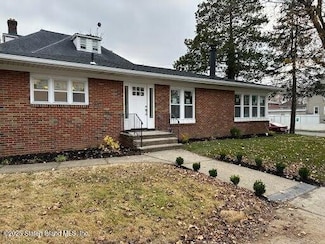 2 Livingston Ct, Staten Island, NY 10310