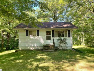 476 Everett Trail, Hale, MI 48739