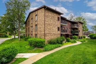 68 W 64th St Unit 104, Westmont, IL 60559