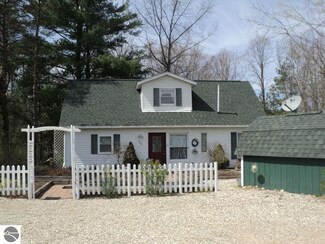 680 Oxbow Dr, Barryton, MI 49305